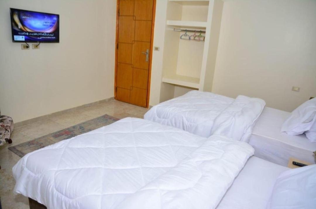 Osiris Pyramid Guest house *